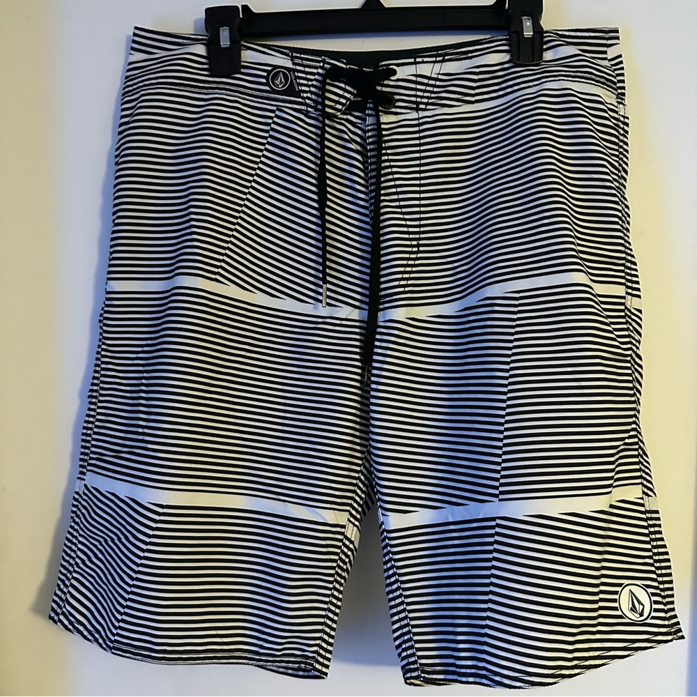 Volcom black and white stripe swim trunks size medium NWOT
